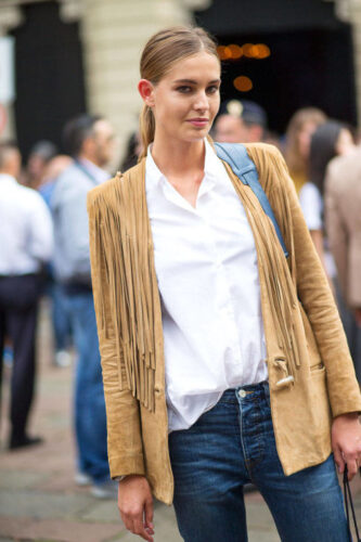 54bc23e5b73f8_-_hbz-fringe-2-mfw-ss2015-street-style-day1-16-lg