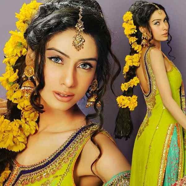 20 Simple and Cute Hairstyles For Mehndi Function This Season