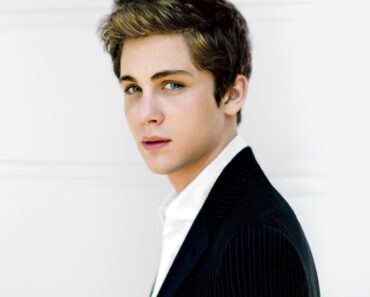 logan lerman hot pictures