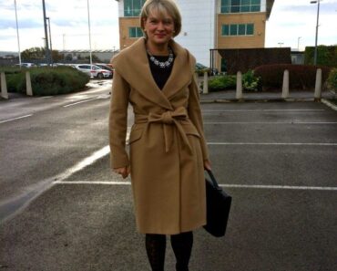 Office Style For Women Over 50 – 18 Elegant Work Wear Outfit Ideas (11)
