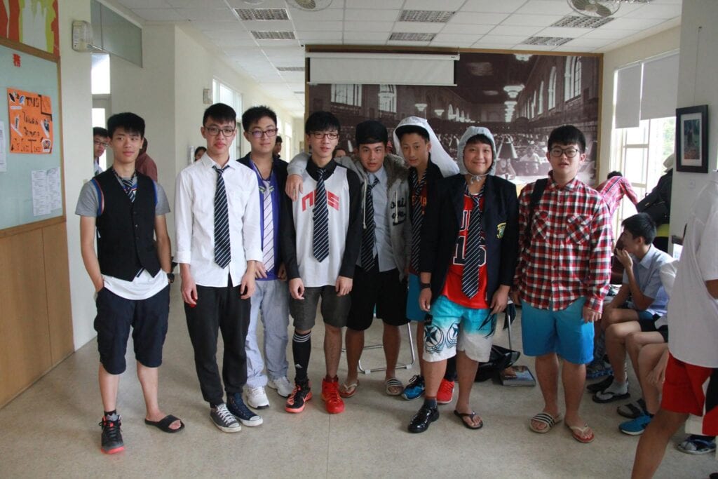 Mismatch Outfits Guys 25 Ideas What To Wear On Mismatch Day mismatch-outfits-guys-25-ideas-what-to-wear-on-mismatch-day