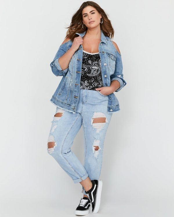 Ripped-Jeans-1-600x750 21 Best Winter Jeans Outfits for Plus-Sized Women to Stay Cool and Chic