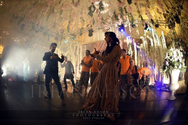 mawra hocane and farhan saeed dancing