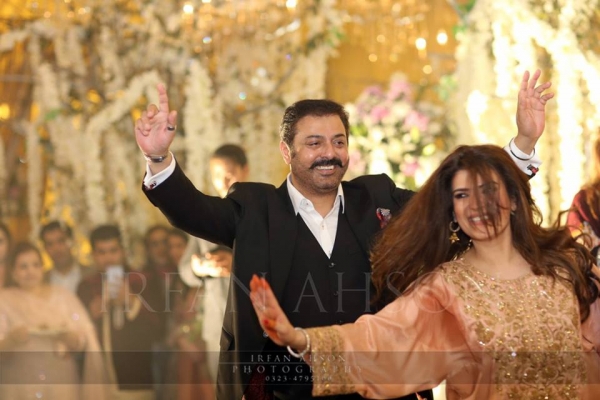 resham and noman ejaz dancing on urwa hocane wedding