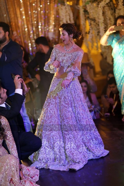 urwa hocane mehndi dance