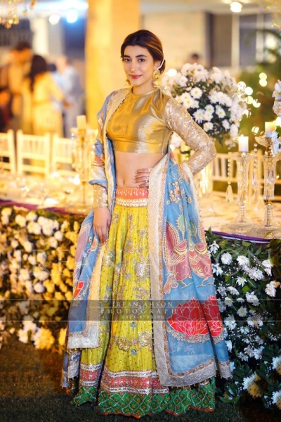 urwa hocane wearing golden outfit lehnga on qawwali night