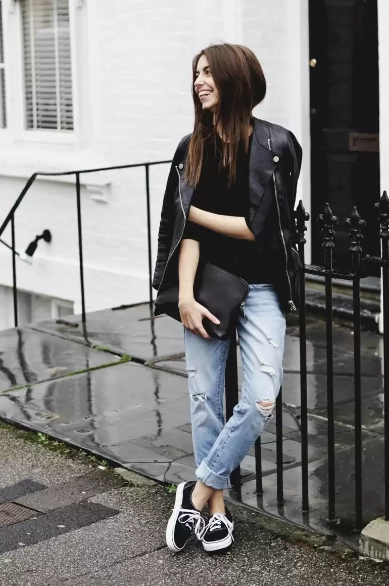 Latest Distressed Jeans Fashion Ideas For women Latest Distressed Jeans Fashion Ideas For women