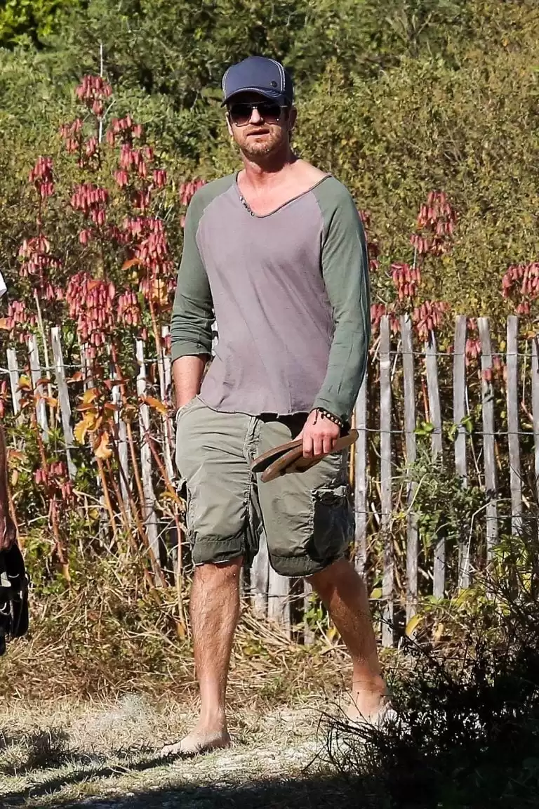 How celebrities wear Bermuda shorts How celebrities wear Bermuda shorts