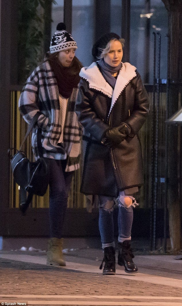 Outfits with Scarves - 50+ Ways to Wear a Scarf this Season