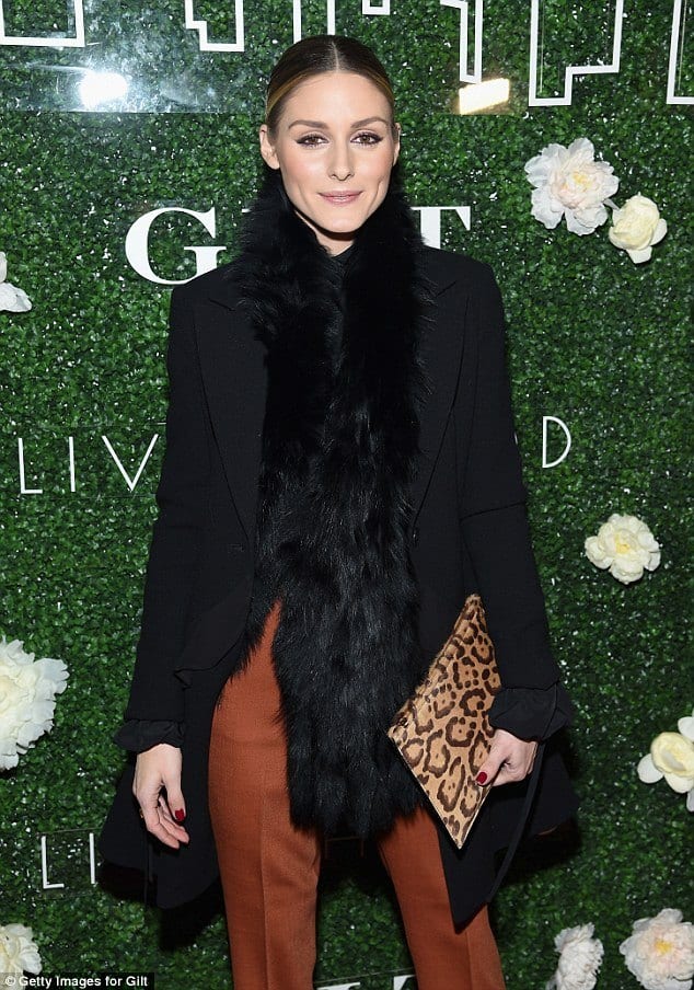Outfits with Scarves - 50+ Ways to Wear a Scarf this Season