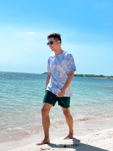 33 Best Beach Outfits for Men: What to Wear at the Beach?