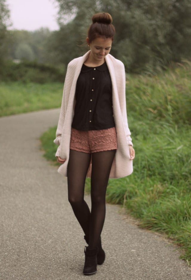 Cute Outfits with Lace Shorts-17 Ways to Wear Lace Shorts