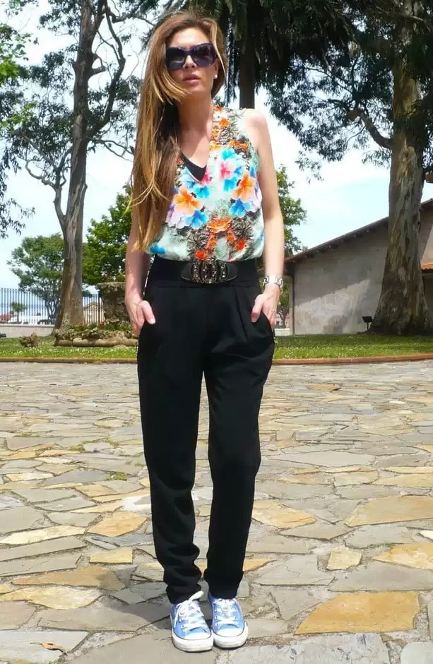 Baggy pants with sneakers Baggy pants with sneakers