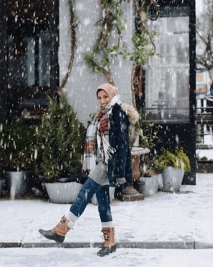 hijab with jeans for snowy day outfit