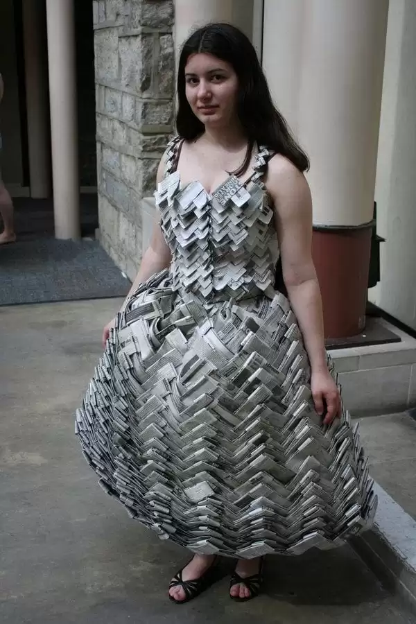 Amazing Newspaper dress Amazing Newspaper dress