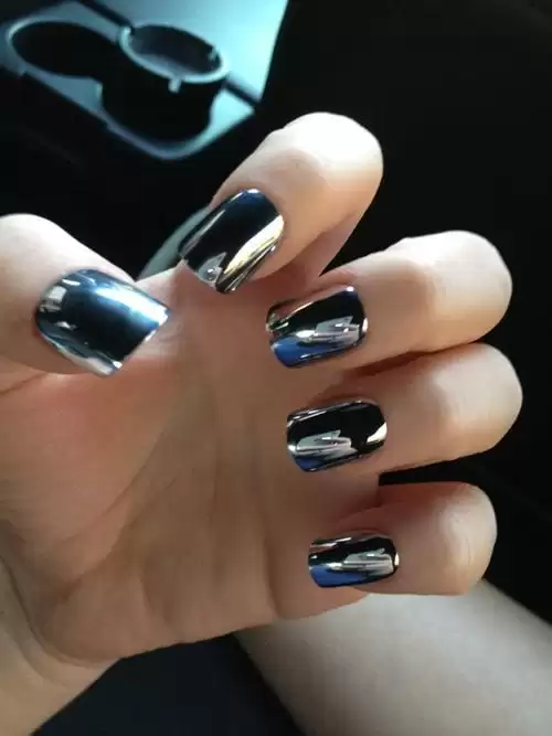 Black shinny mirror nails Black shinny mirror nails