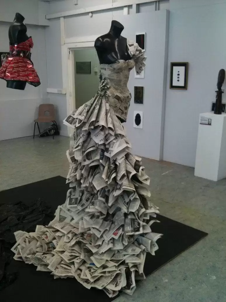 Pretty newspaer dresses Pretty newspaer dresses