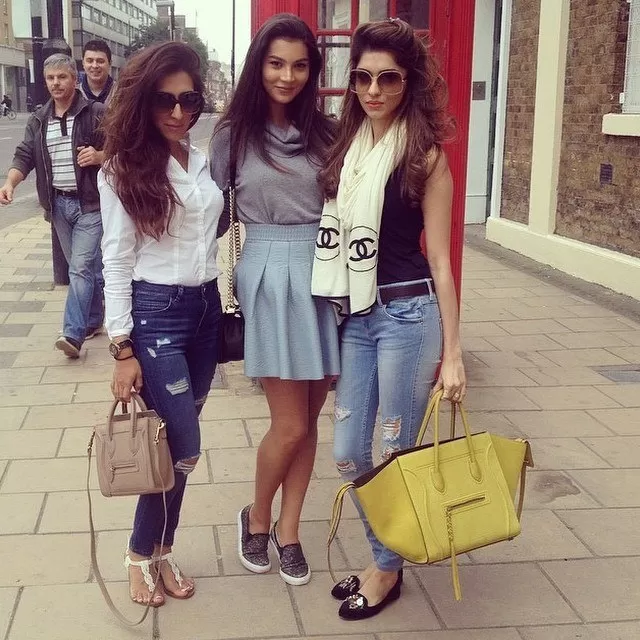 Pakistani Street Style Girls Pakistani Street Style Girls