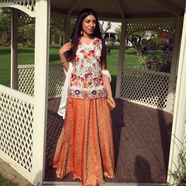 Pakistani Street Style women Pakistani Street Style women