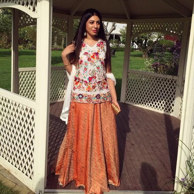 Pakistani Street Style women Pakistani Street Style women