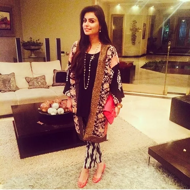 Pakistani women Style Pakistani women Style