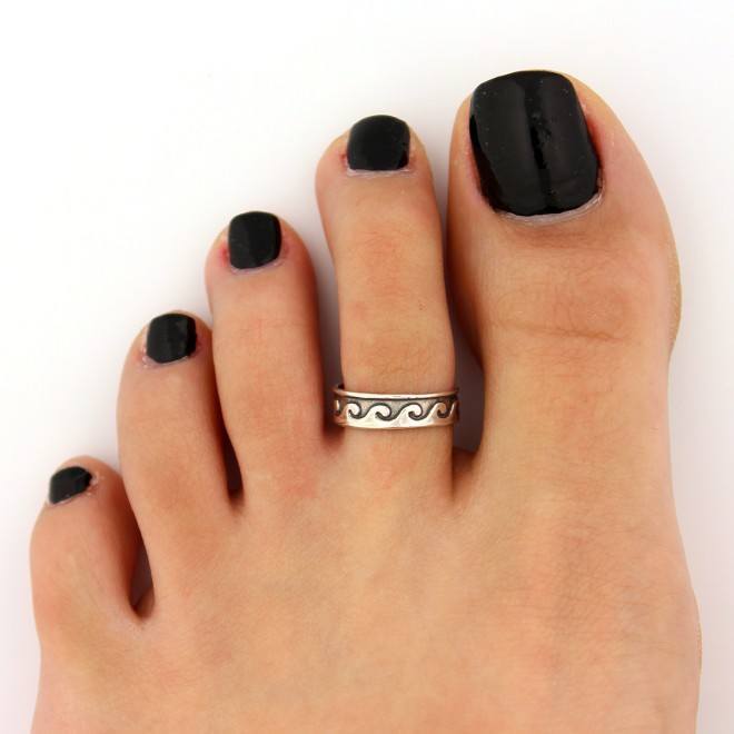 10 Best Toe Ring Styles & Ideas On How to Wear Toe Rings