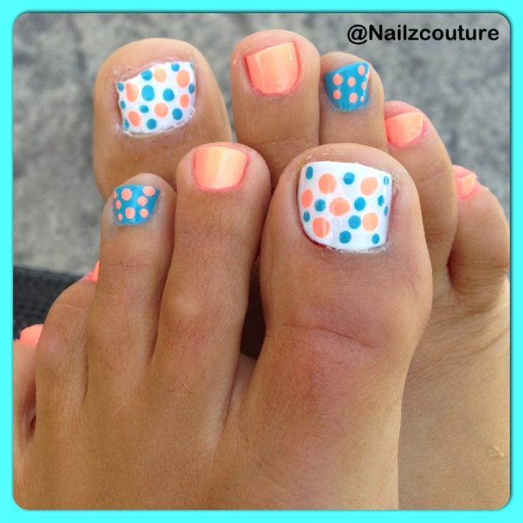 Dotted toe nail at