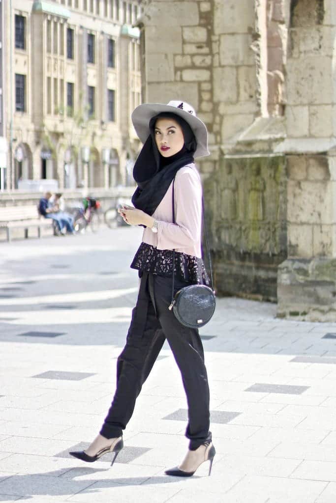 14 Popular Hijab Street Style Fashion Ideas This Season