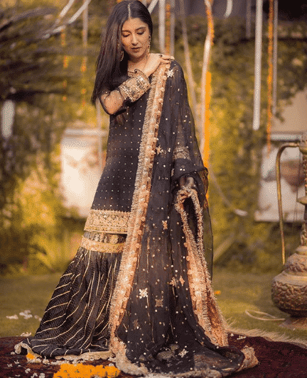 mehndi outfits for pakistani brides