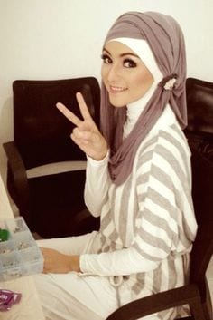Hijab Accessories-25 ways to Accessorize Hijab With Jewelry