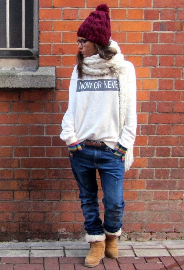 18 Cute Outfits to Wear with Uggs Boots This Winter