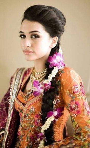 20 Simple and Cute Hairstyles For Mehndi Function This Season