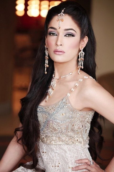 25 Easy and Gorgeous Hairstyles For Walima Function