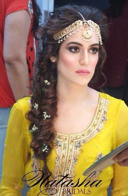 20 Simple and Cute Hairstyles For Mehndi Function This Season 20 Simple and Cute Hairstyles For Mehndi Function This Season