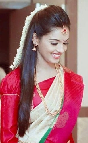 23 Simple And Cute Hairstyles For Mehndi Function This Season