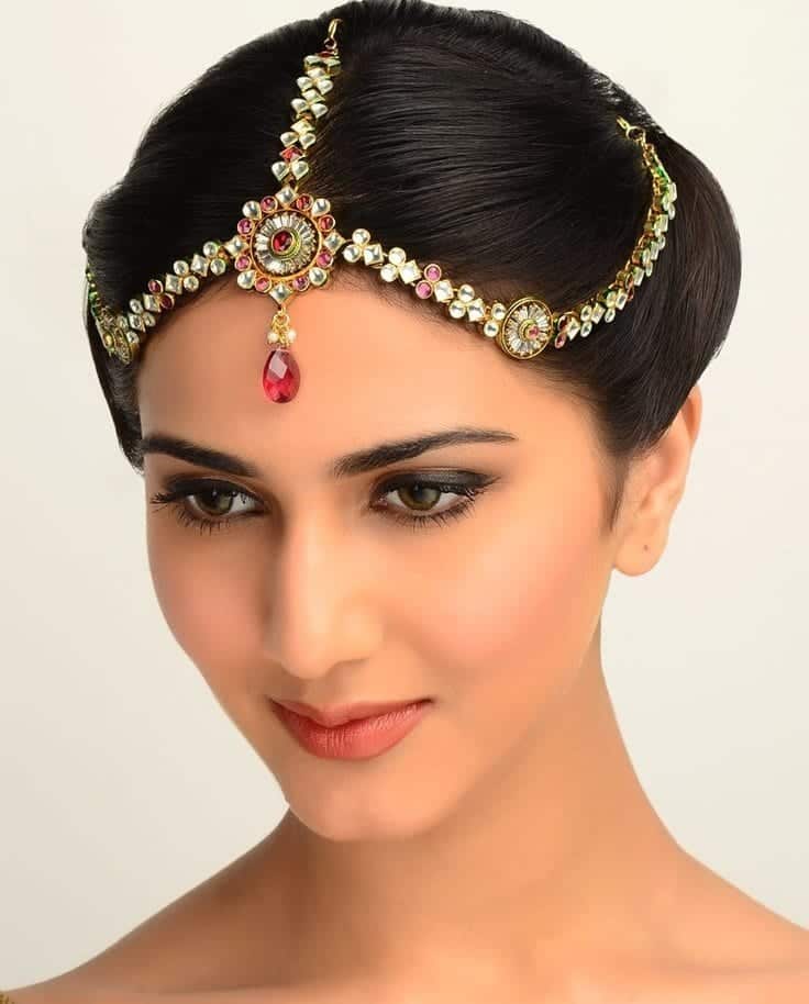 16 Cute Hairstyles with Maang tikka/Maatha Patti This Season