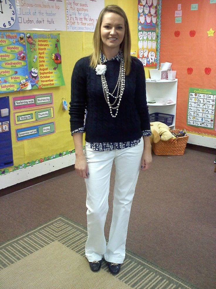 20 Outfit Ideas for Teachers & Style Advise from Experts