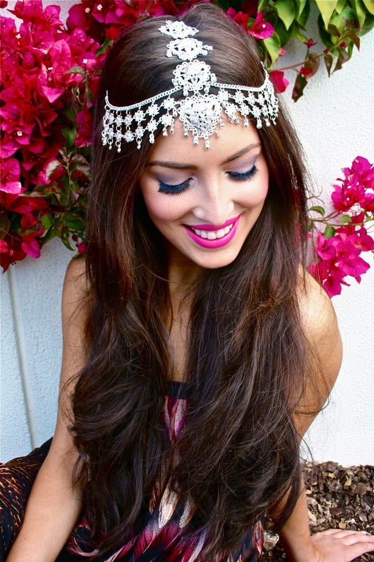 16 cute hairstyles with maang tikka/maatha patti this season