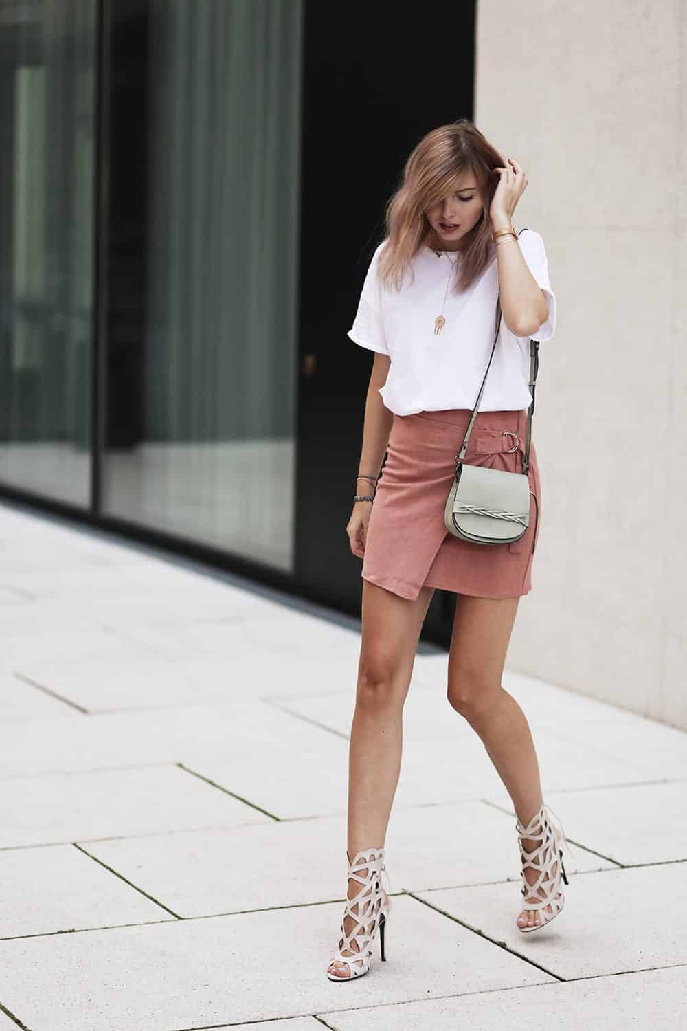 Cute Seude Skirt Outfits-17 Ways to Wear Seude Skirts