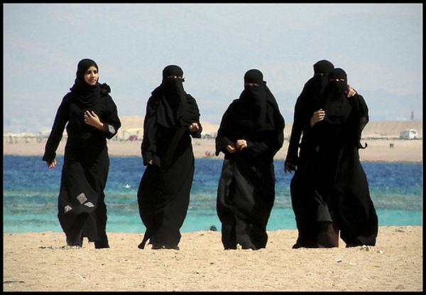 Î‘Ï€Î¿Ï„Î­Î»ÎµÏƒÎ¼Î± ÎµÎ¹ÎºÏŒÎ½Î±Ï‚ Î³Î¹Î± mUSLIMS IN BEACH