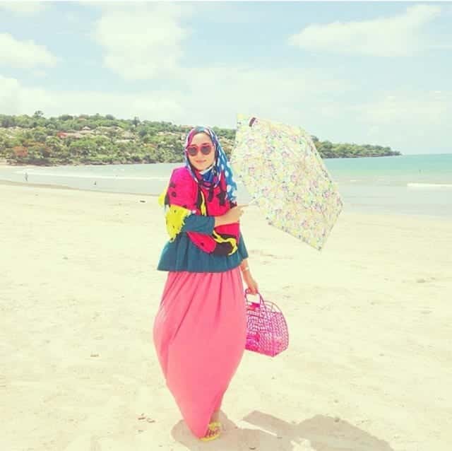  Beach  Hijab  Outfits 34 Modest Beach  Dresses for Muslim Girls