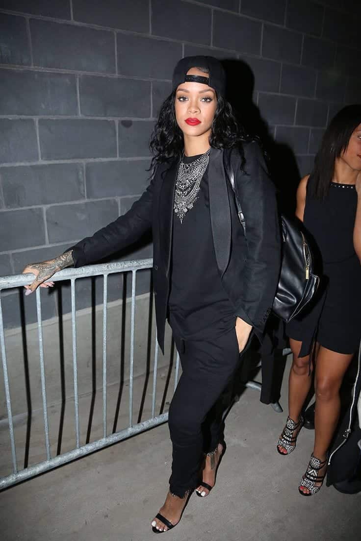 25 Celebrities All Black outfits Styles for Fall to Copy