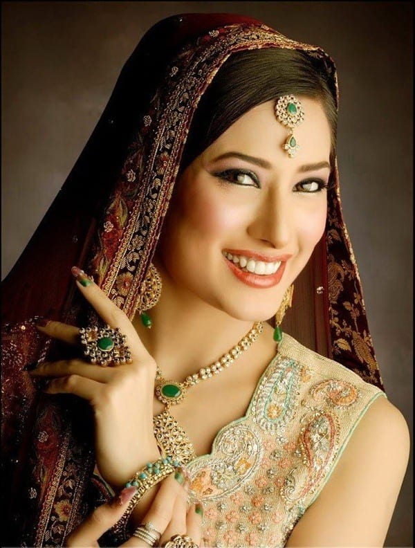 35 Most Beautiful Muslim Girls In World - List & Pictures.