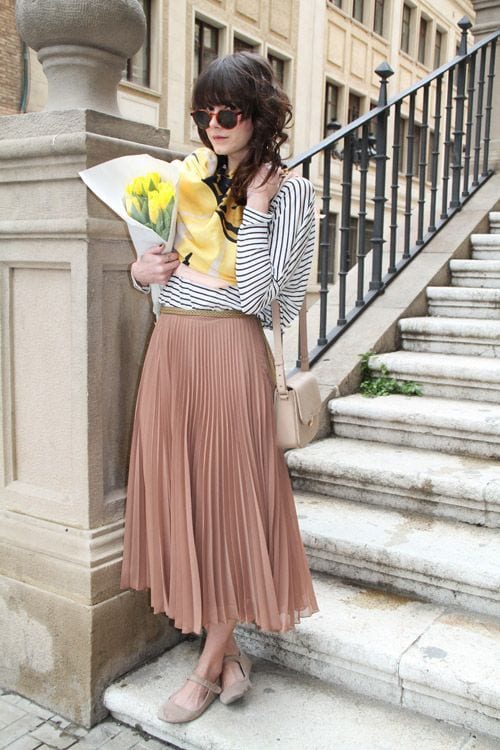 25 Cute Outfits for Curly Hair Women for Glamorous Look 25 Cute Outfits for Curly Hair Women for Glamorous Look