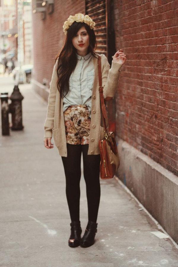 Outfits with Floral Shorts 40 Ways to Style Floral Shorts