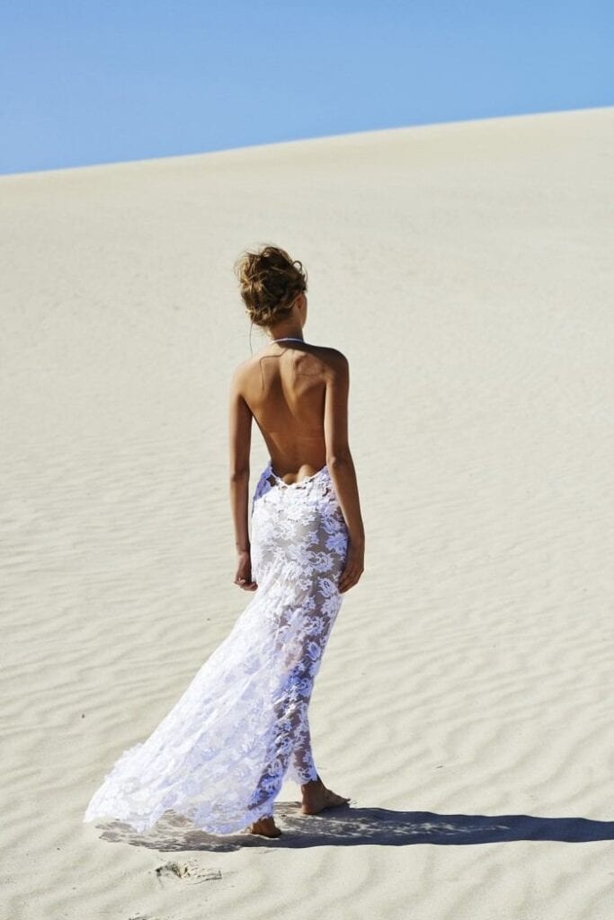Wedding Dresses with Open Back - 30 Different Looks to Copy