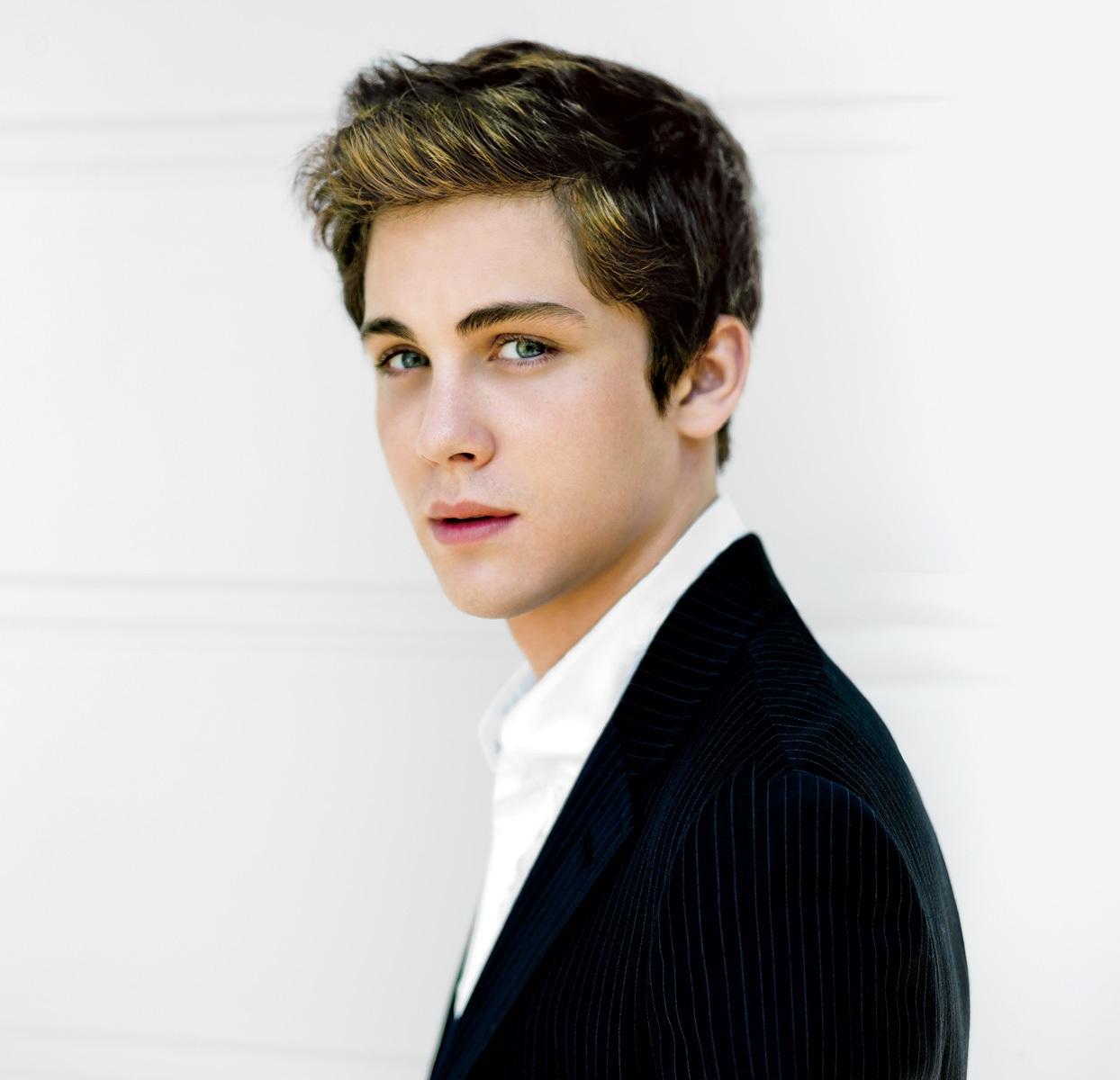 Logan Lerman Pics-30 Hottest Pictures of Logan Lerman so Far#