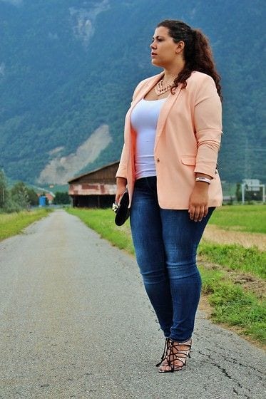 Stylish ways for curvy and plus size women to wear Blazer (18)