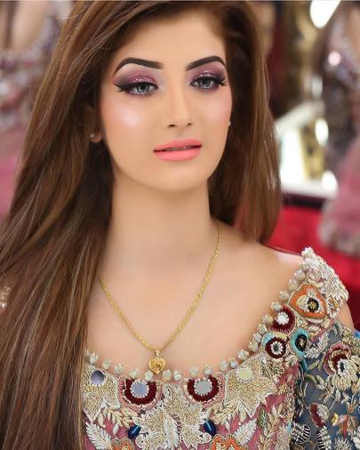 20 Pakistani Wedding Hairstyles for a Perfect Looking Bride 20 Pakistani Wedding Hairstyles for a Perfect Looking Bride