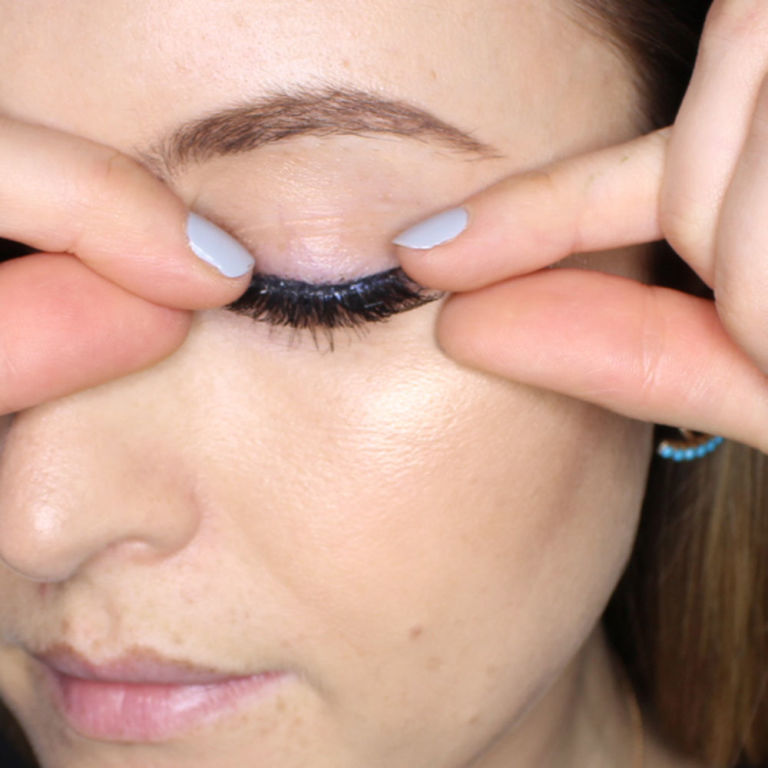 False Eyelashes Application for Beginners (3)